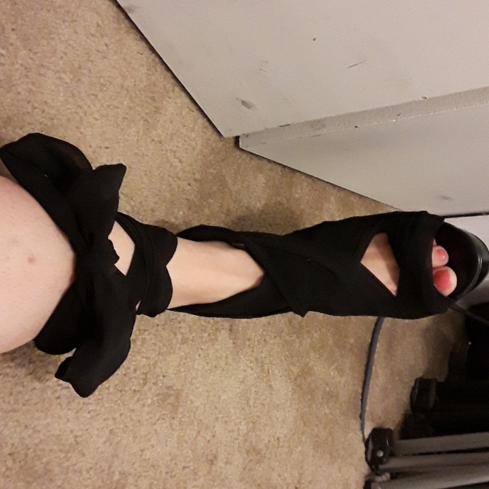 Lace up high hills, am open to reasonable offers a